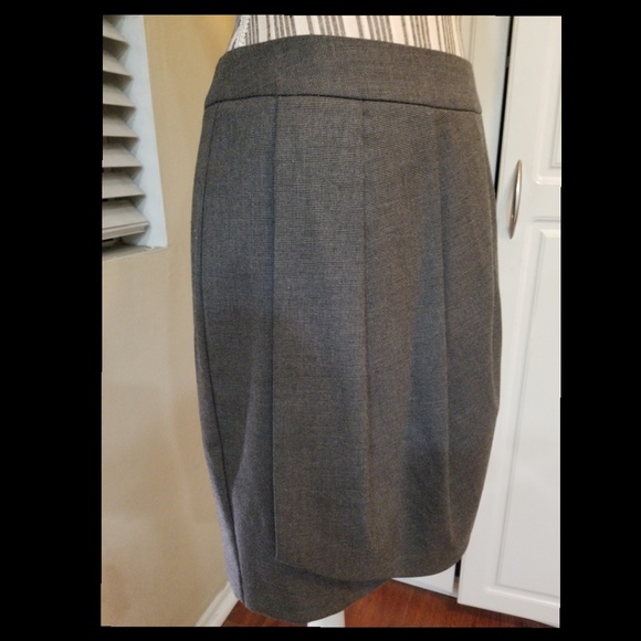 Halogen Gray Lined Skirt Size 4 - Picture 3 of 4